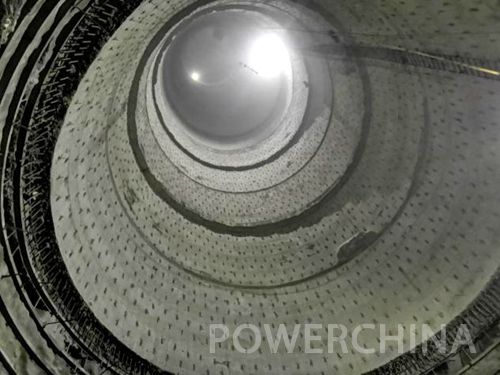 二分局锅浪跷水电站厂房工程调压井井筒顺利贯通