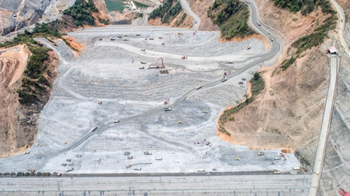 老挝南俄3水电站大坝填筑提前达到度汛断面