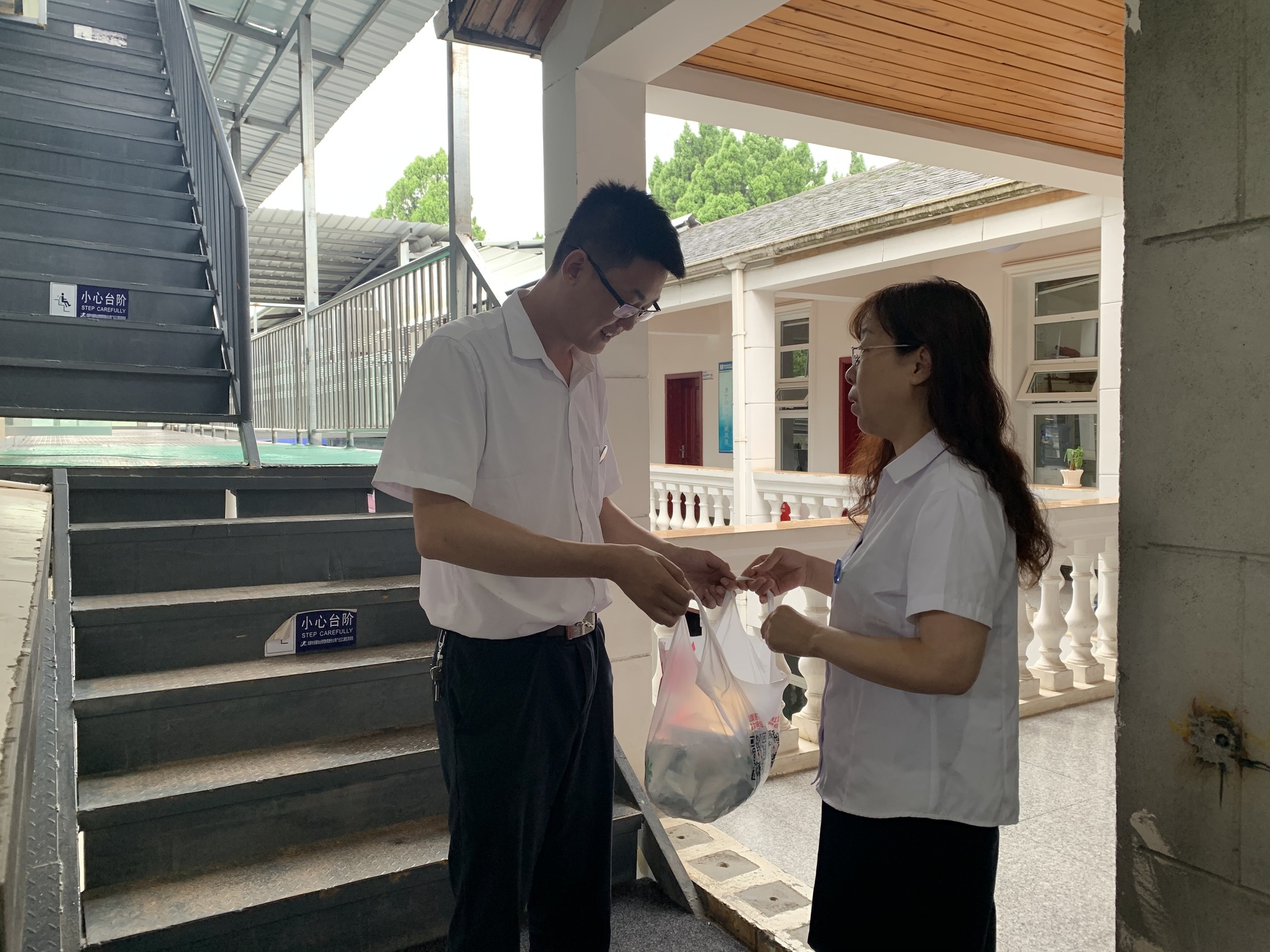 基地建设管理处工会开展“送清凉”活动