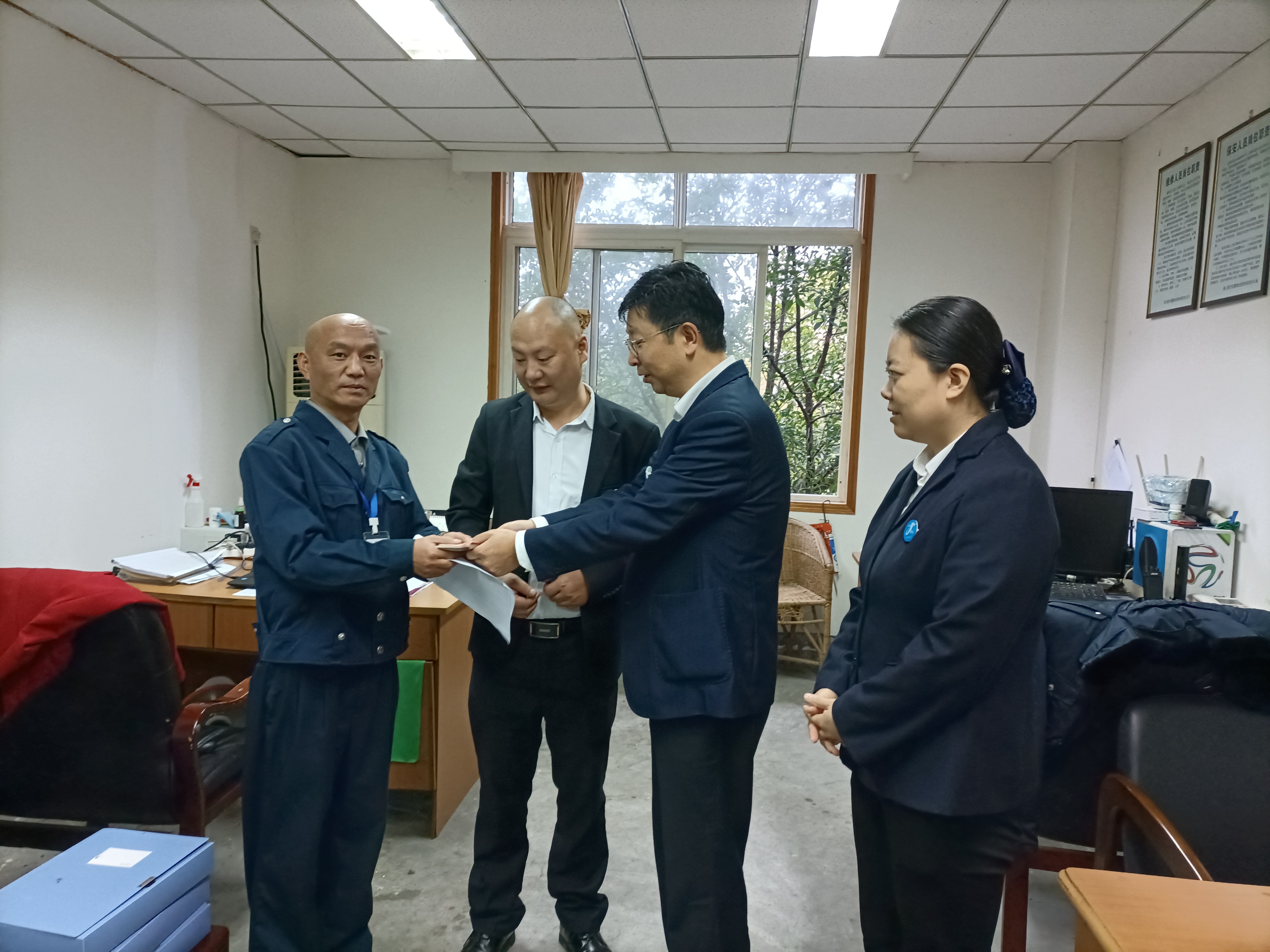 诚佳馨紫水物业项目为生活困难员工捐款