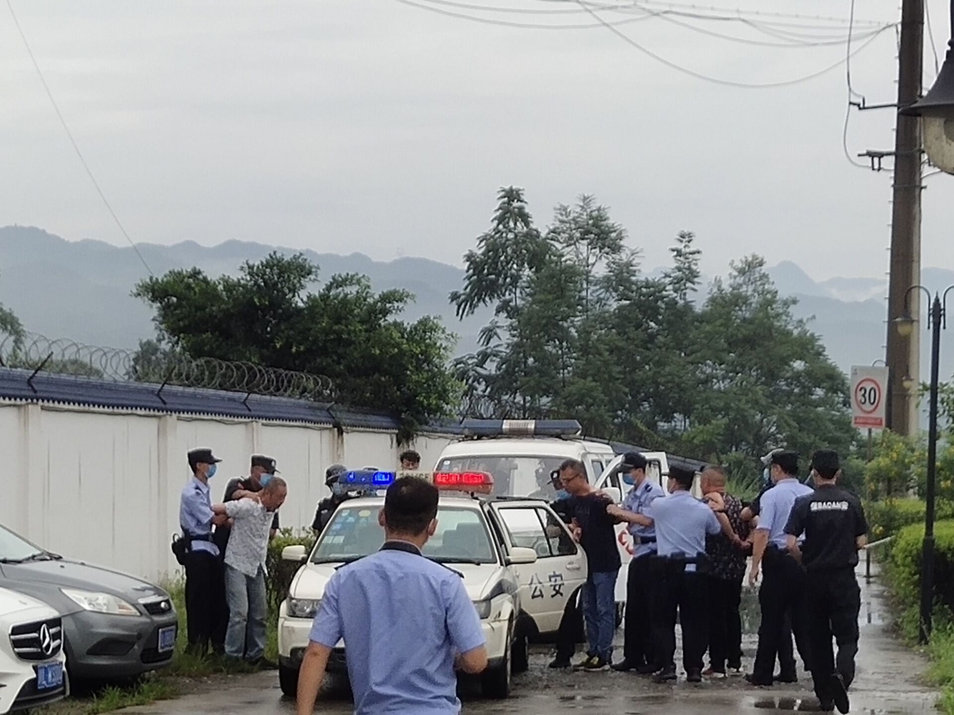 沙湾物业项目进行反恐防爆应急演练