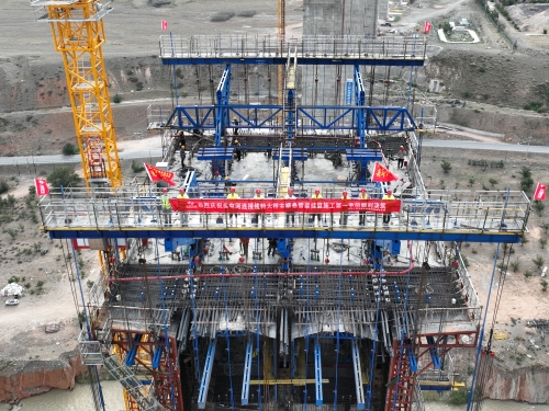 乌鲁木齐绕城高速头屯河连接线特大桥施工