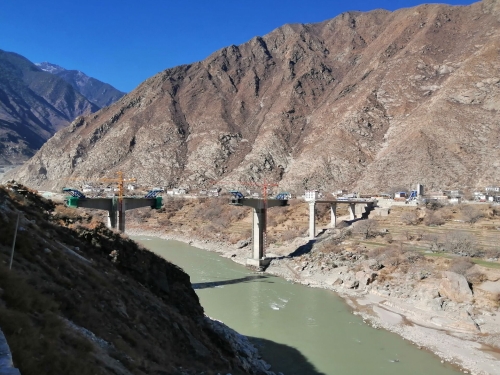 苏洼龙大桥建设