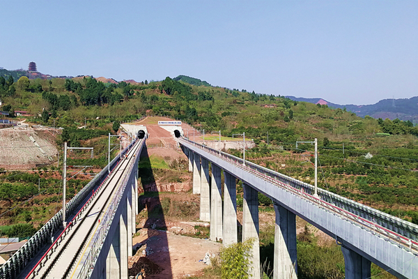 成都地铁18号线龙泉山隧道